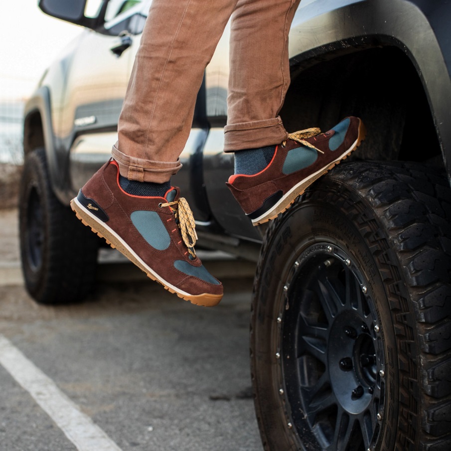 Σχηματίζω χαμηλό σκούρο γήινο/καλικάντζαρο μπλε